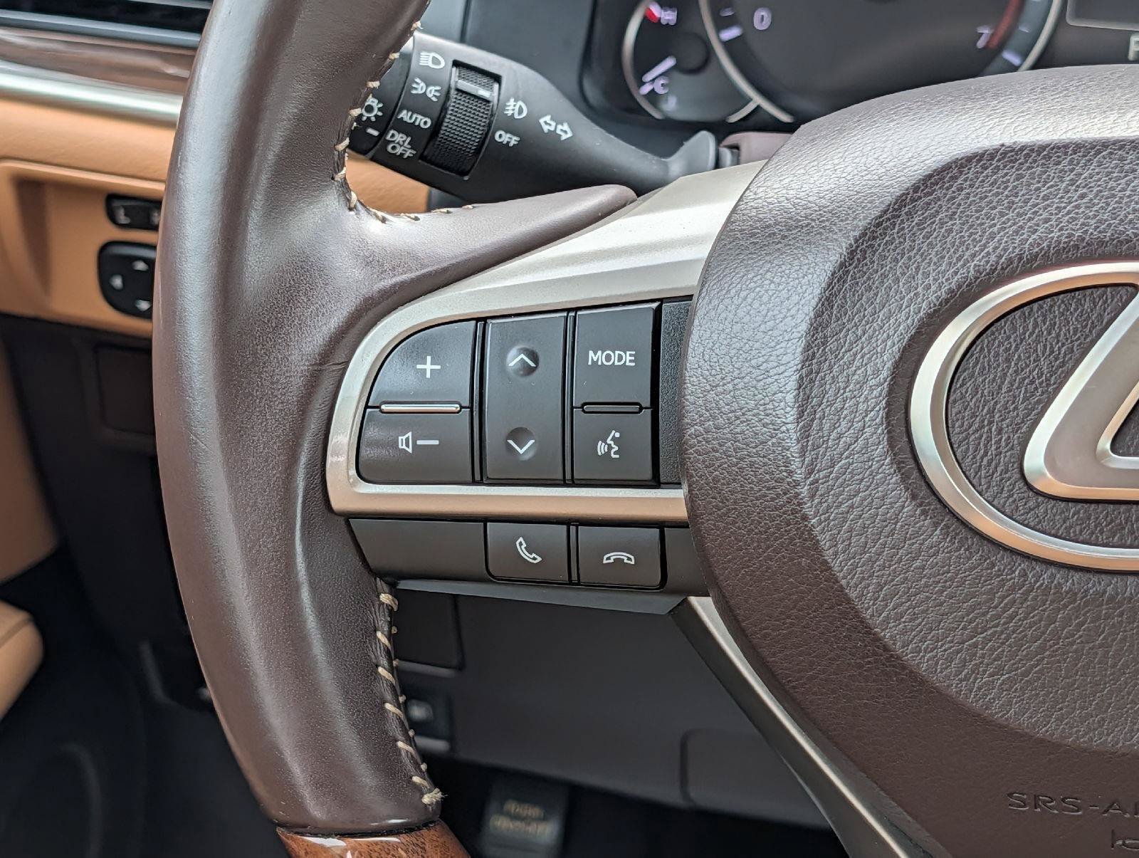 Used 2016 Lexus ES 350 w/ Premium Package w/Wood Trim FWD image 14