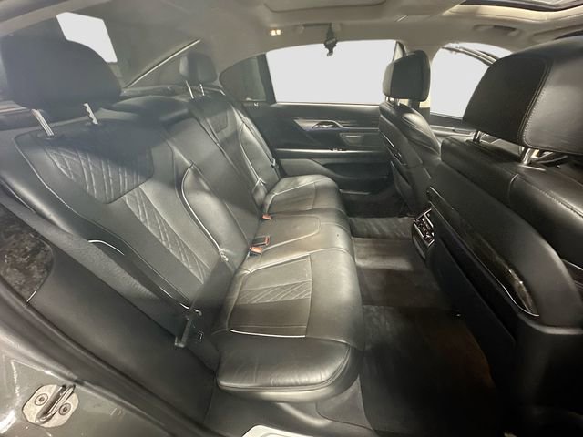 Used 2016 BMW 750i xDrive image 29