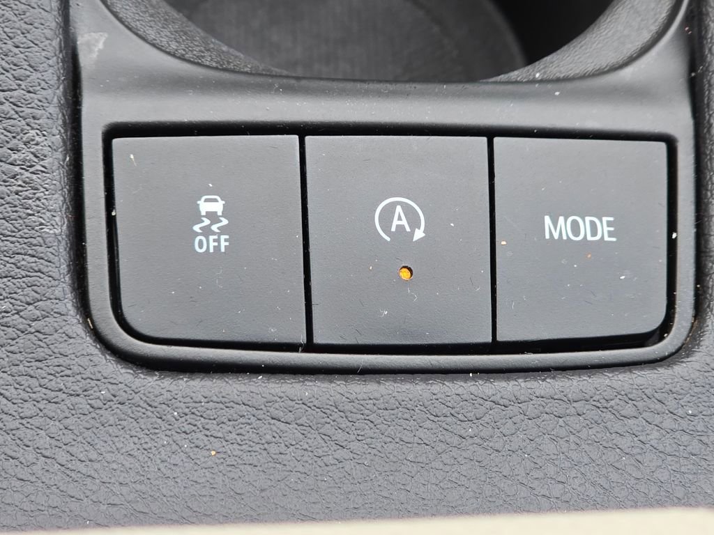 Used 2022 Cadillac XT4 Luxury w/ Cold Weather Package FWD image 11