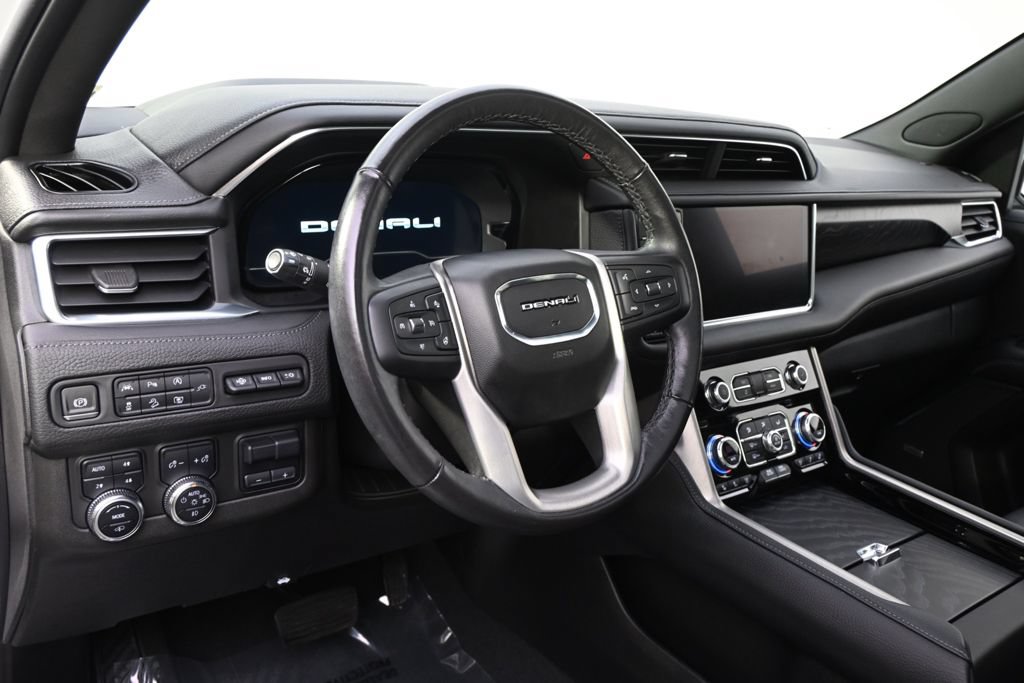 Used 2022 GMC Yukon XL Denali w/ Denali Premium Package AWD/4WD image 11
