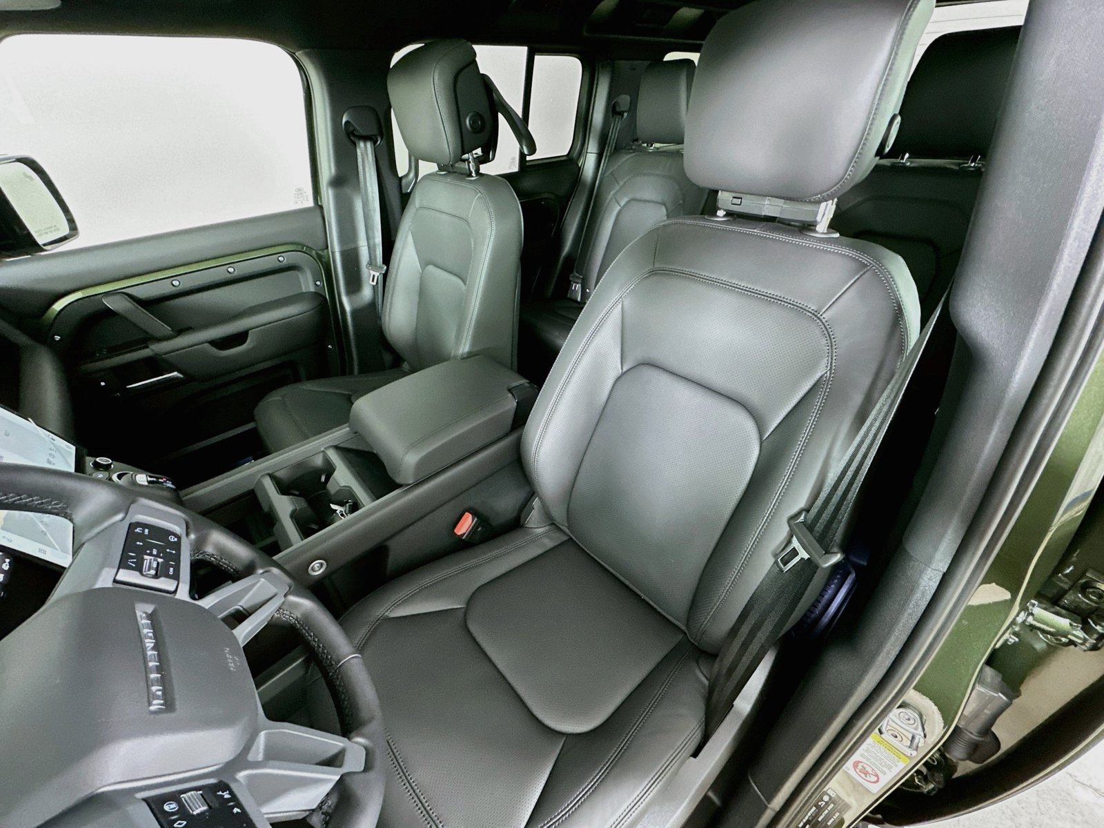 New 2026 Land Rover Defender 110 X-Dynamic SE AWD/4WD image 35