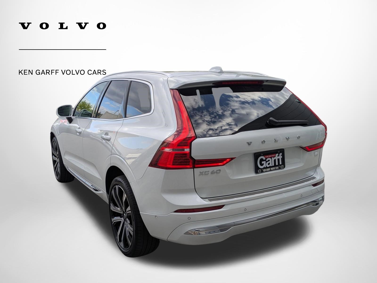 Used 2023 Volvo XC60 T8 Ultimate w/ Climate Package image 5