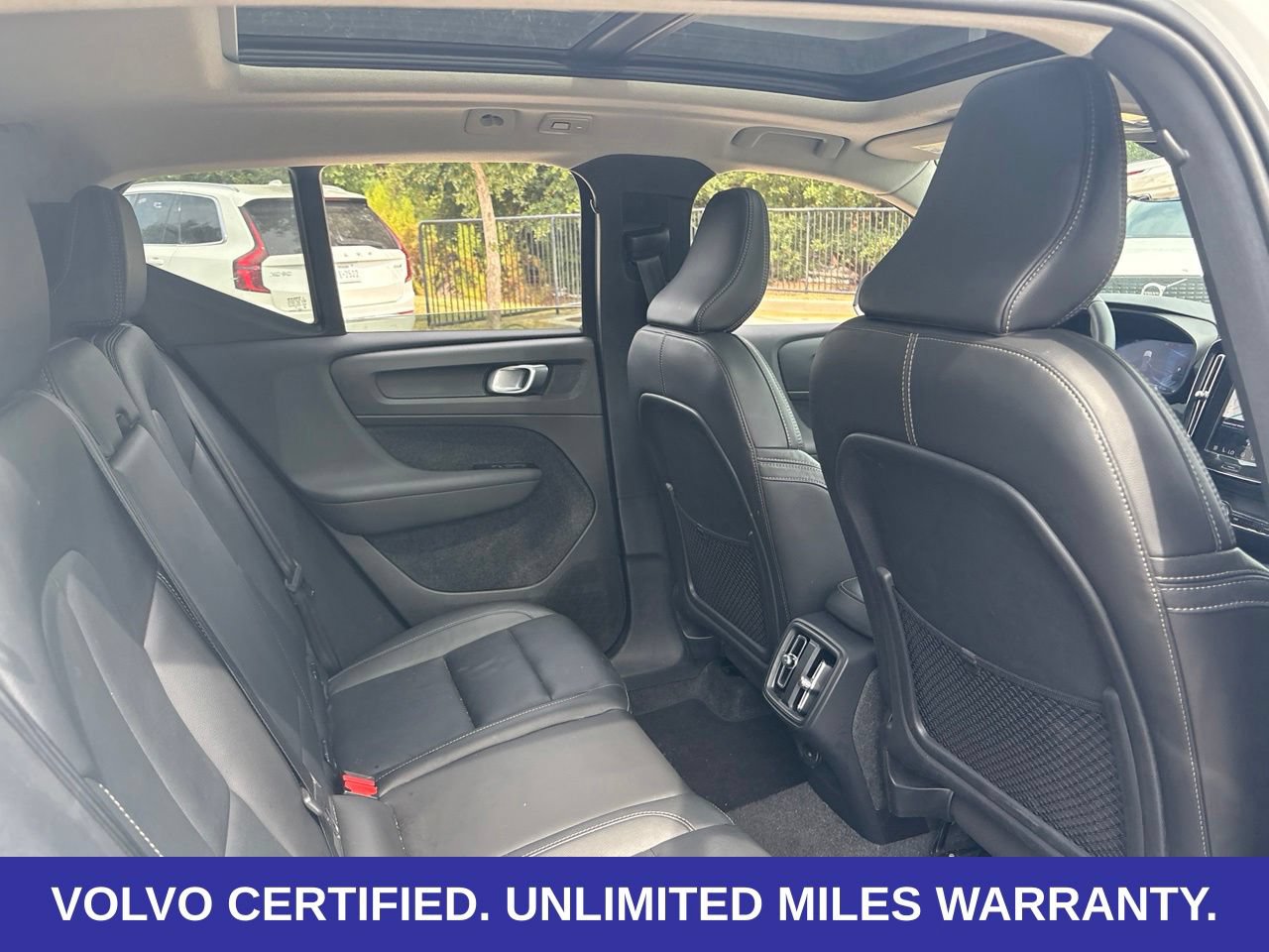 Certified 2025 Volvo XC40 B5 Plus AWD/4WD image 14