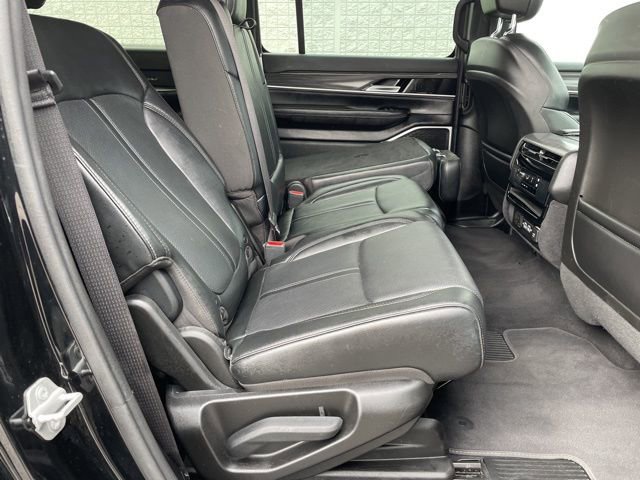 Used 2023 Jeep Wagoneer L Series II AWD/4WD image 16