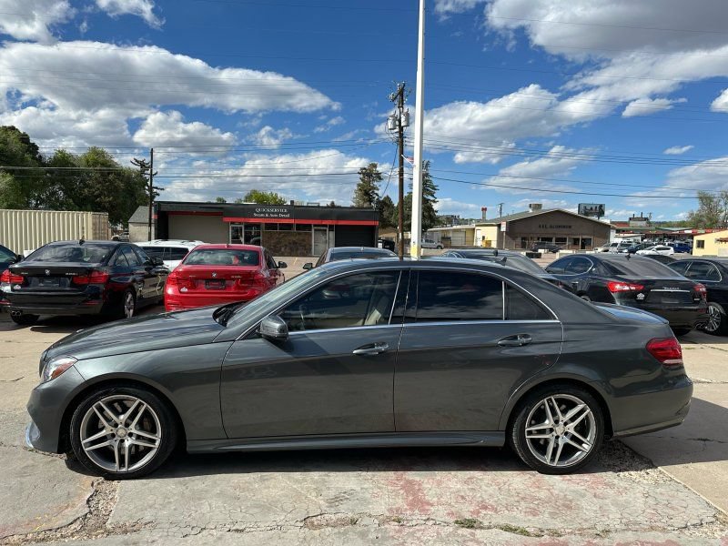 Used 2014 Mercedes-Benz E 550 4MATIC Sedan image 4