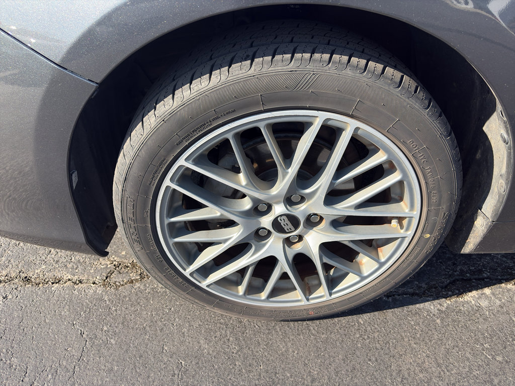 Used 2012 Toyota Camry LE image 2