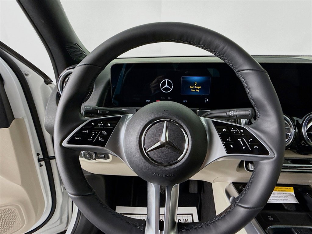 Used 2025 Mercedes-Benz GLB 250 4MATIC image 12