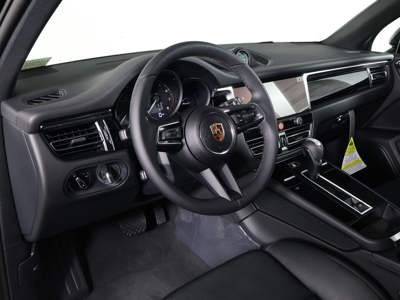 New 2026 Porsche Macan AWD/4WD image 4