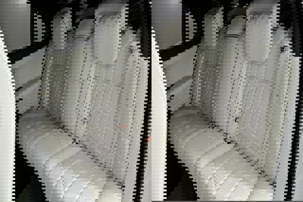 Used 2025 BMW 760i xDrive w/ Executive Package image 23