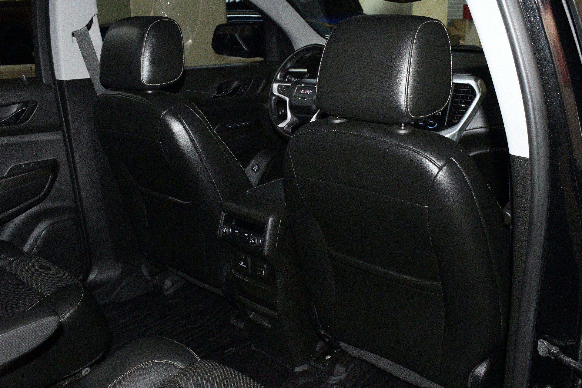 Used 2019 GMC Acadia SLT FWD image 16