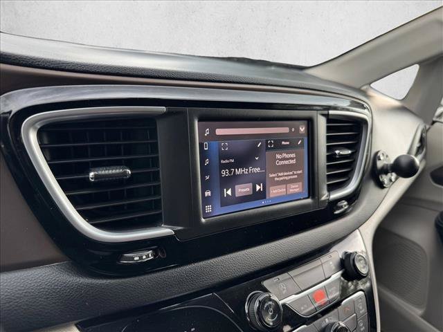 Used 2022 Chrysler Voyager LX FWD image 13