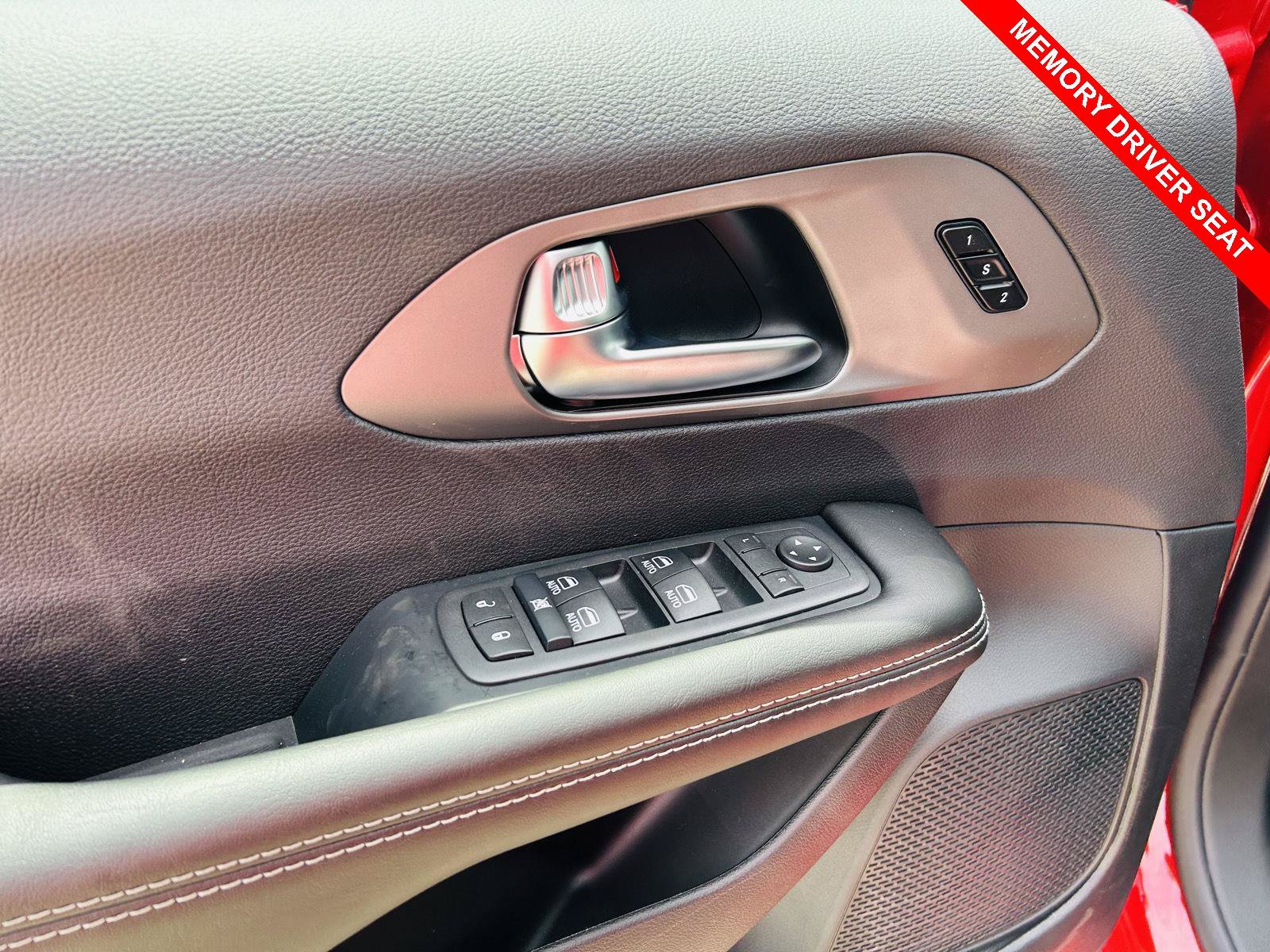 New 2027 Chrysler Pacifica Select FWD image 13