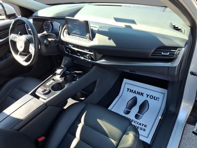 Used 2024 Nissan Rogue SV w/ SV Premium Package image 12