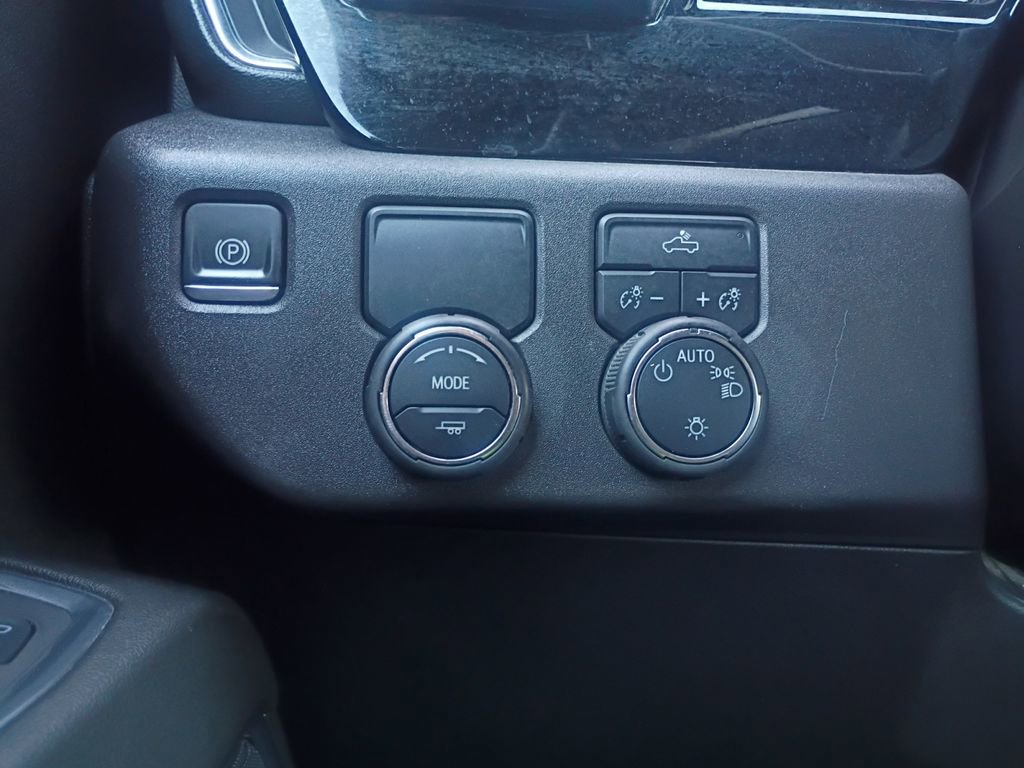 Used 2025 Chevrolet Silverado 1500 LT RWD image 12