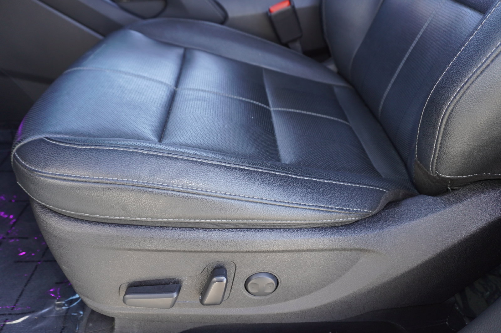 Used 2022 Kia Telluride EX w/ EX Premium Package FWD image 17