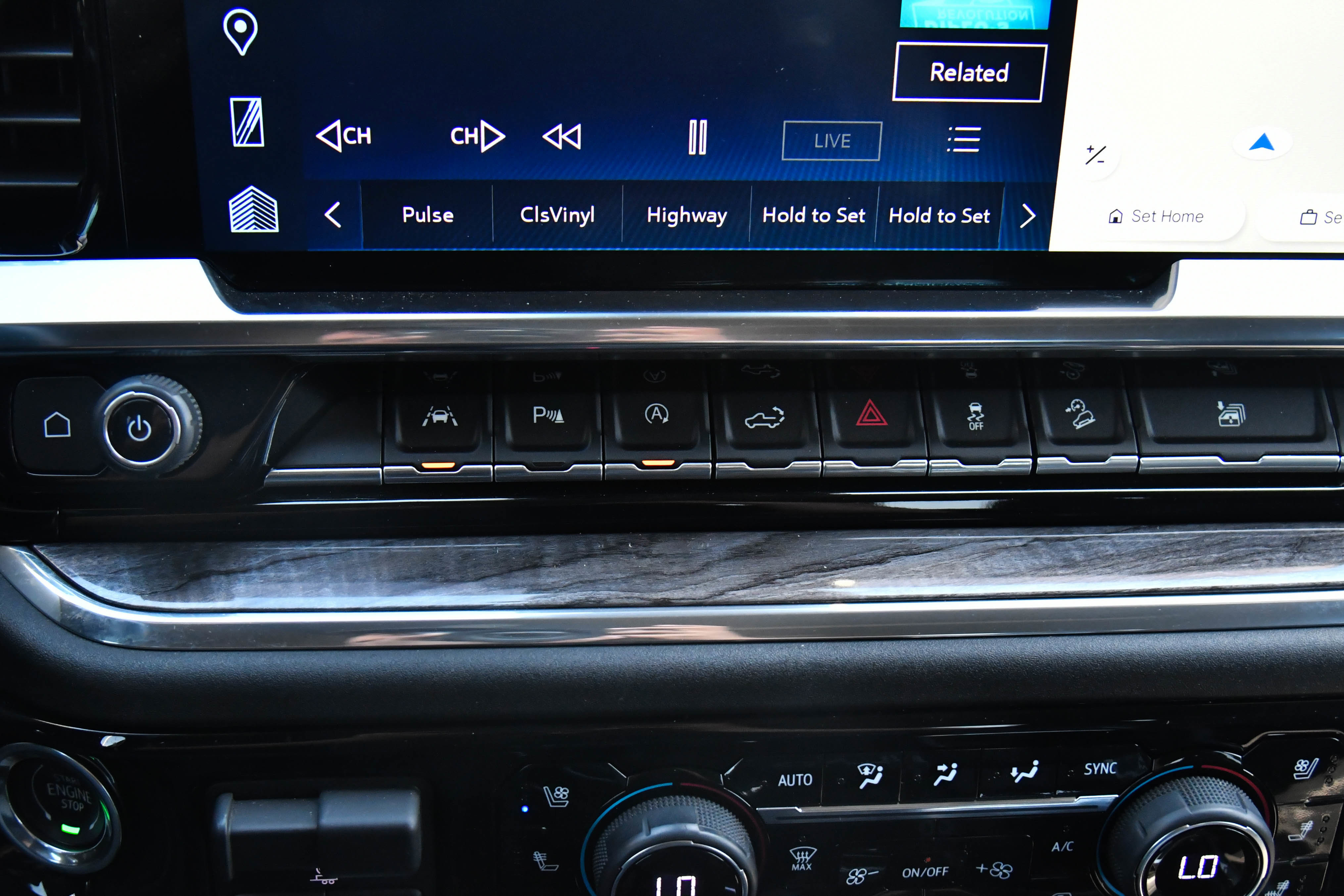 Used 2024 Chevrolet Silverado 1500 LTZ w/ Technology Package image 34