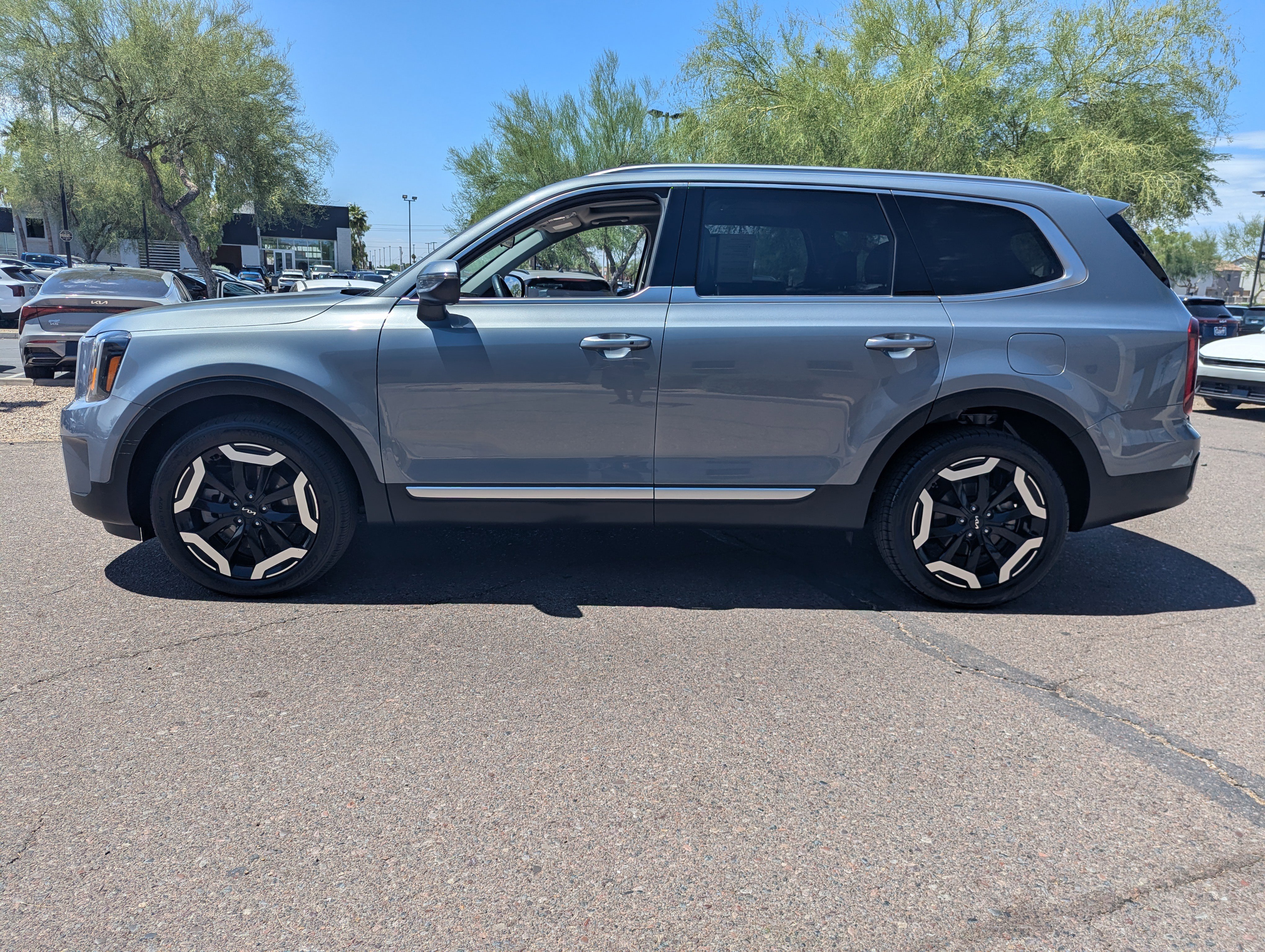 Certified 2024 Kia Telluride S w/ S Sunroof Package FWD image 5