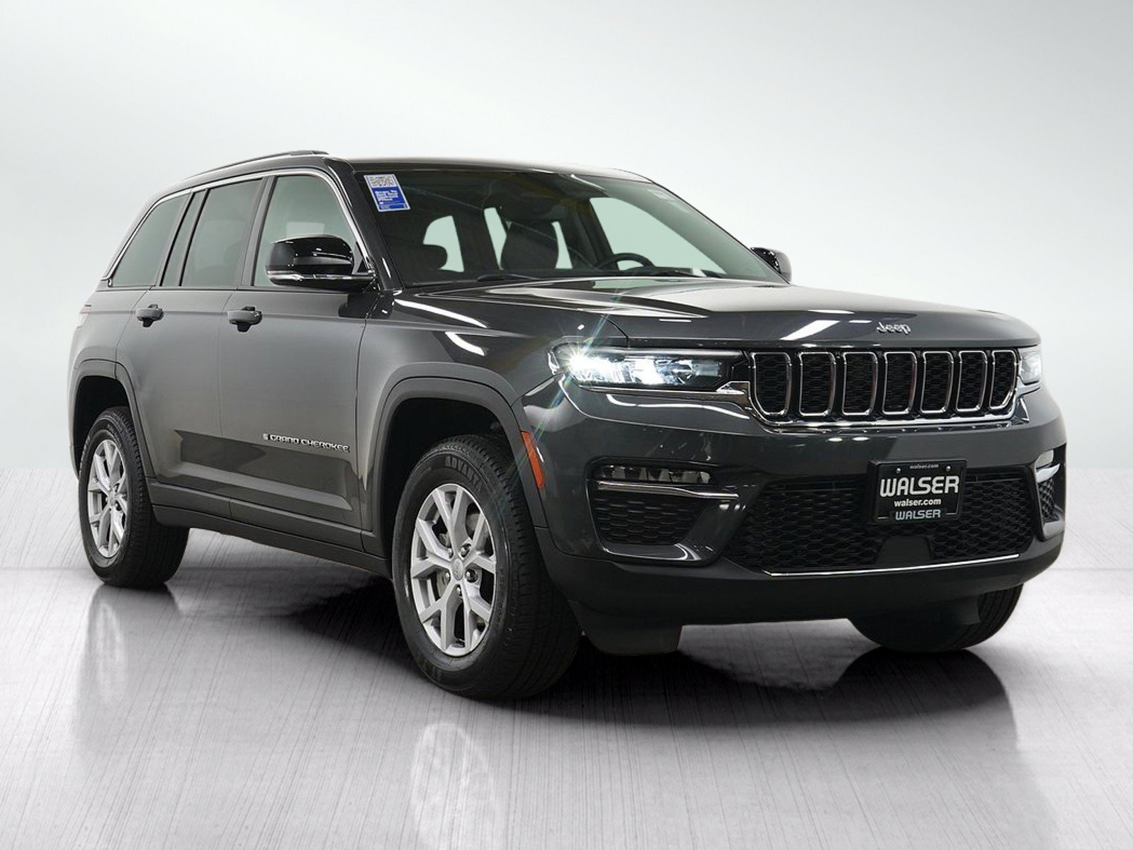 Used 2022 Jeep Grand Cherokee Limited AWD/4WD image 7
