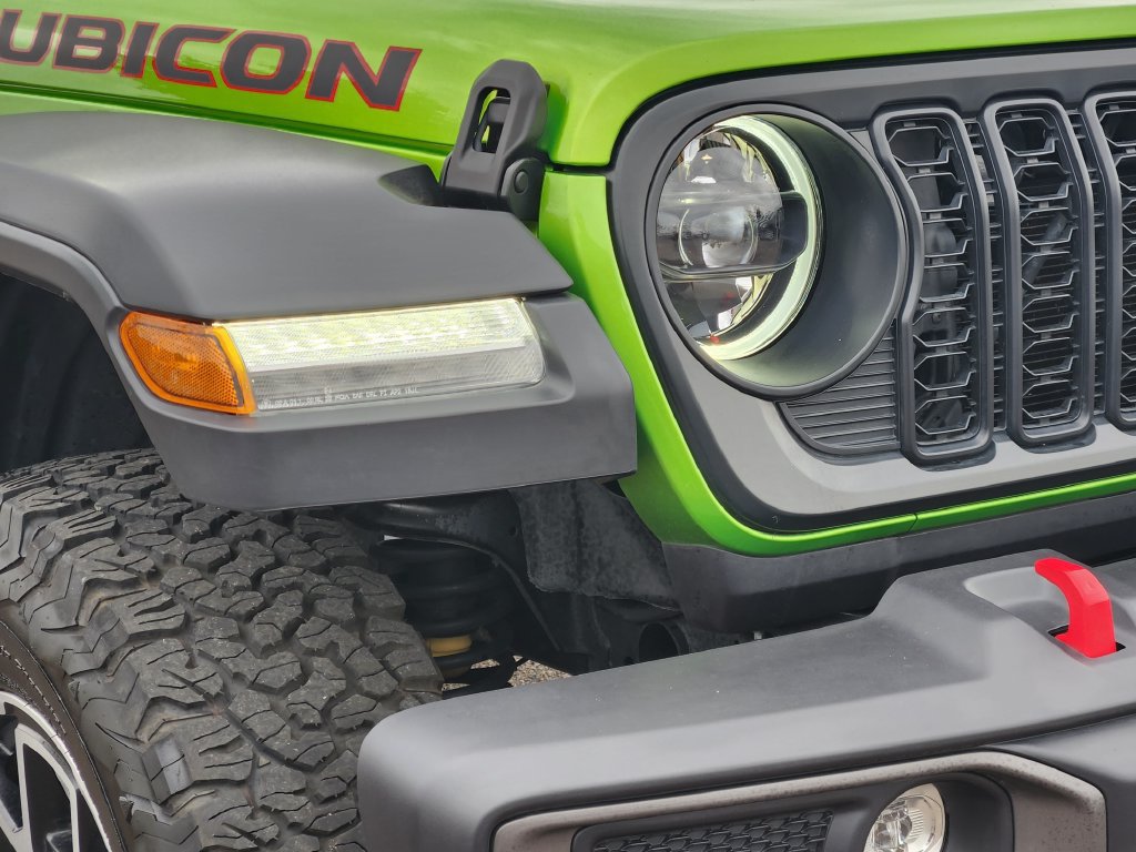 Used 2025 Jeep Wrangler Unlimited Rubicon w/ Safety Group AWD/4WD image 28