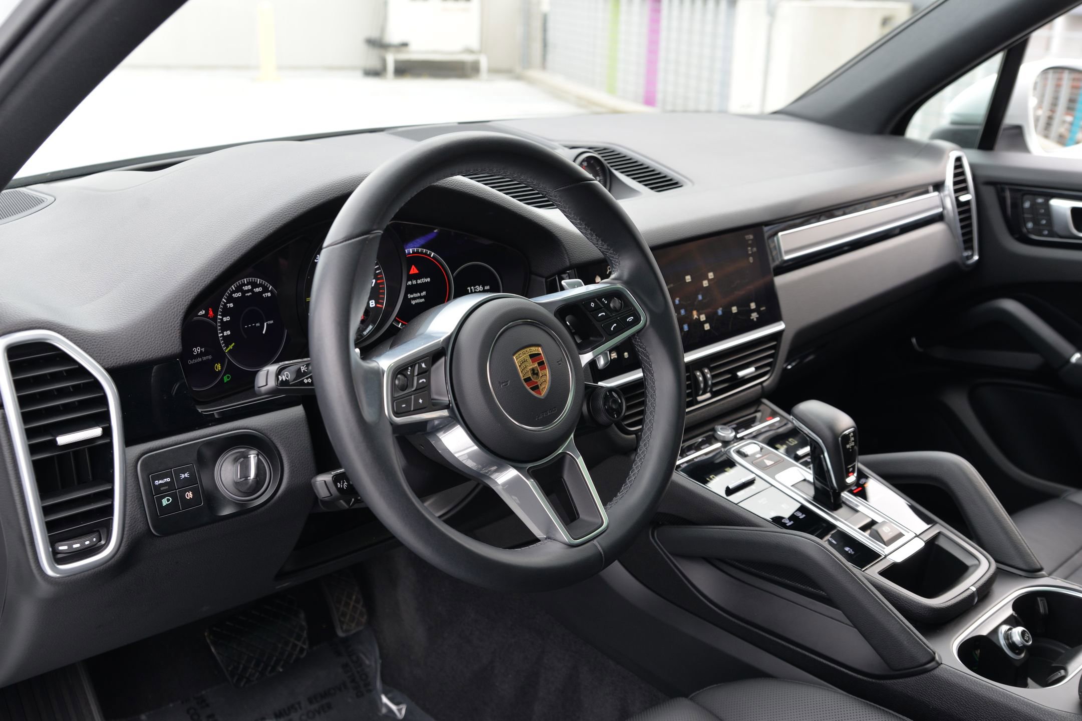 Certified 2022 Porsche Cayenne Platinum Edition image 4