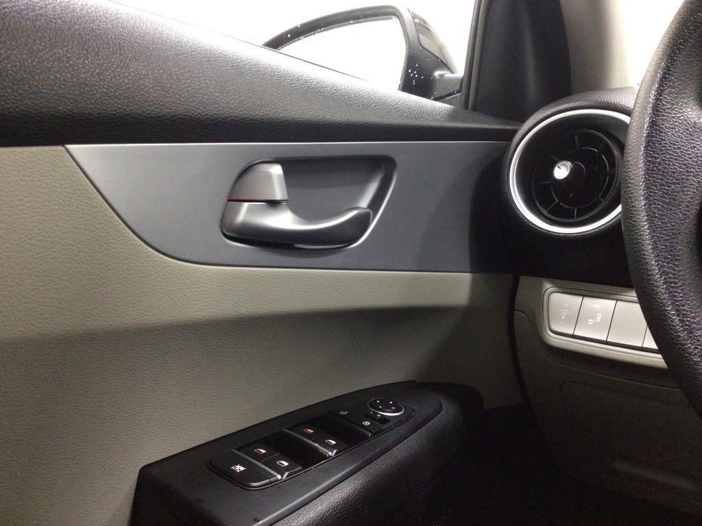 Used 2023 Kia Forte LXS w/ LXS Technology Package image 17