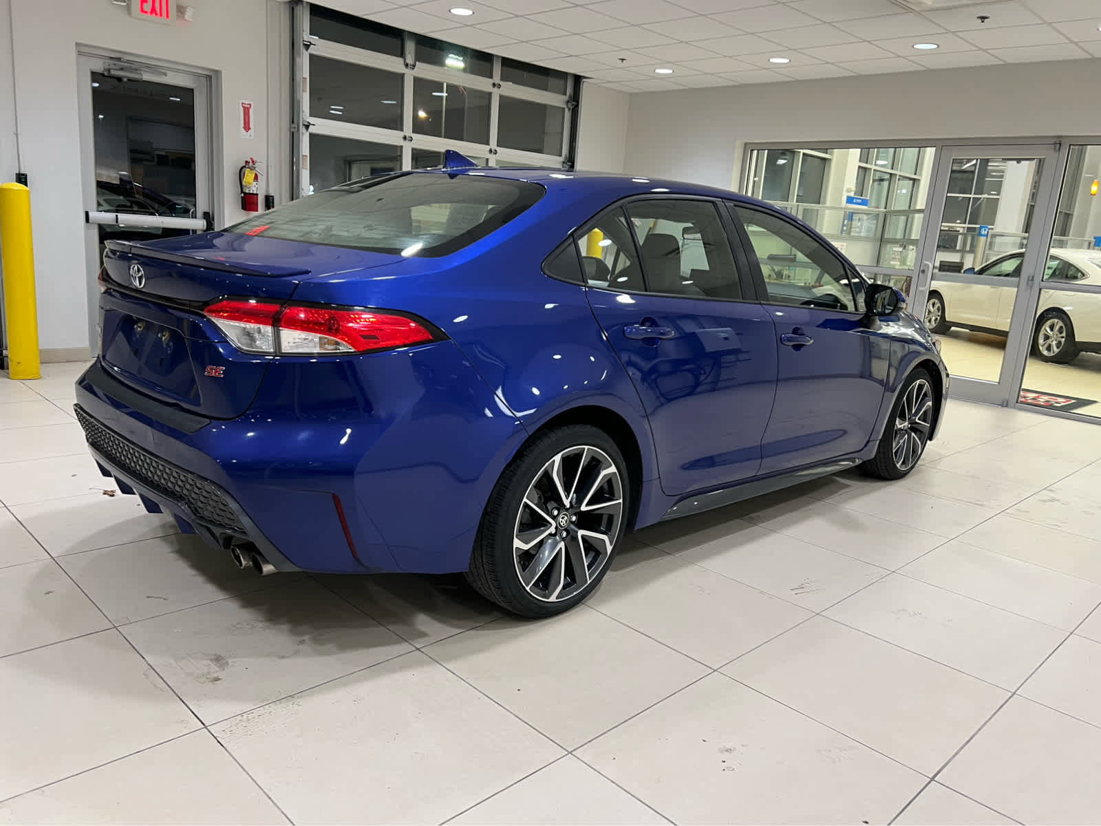 Used 2020 Toyota Corolla SE w/ SE Premium Package image 6