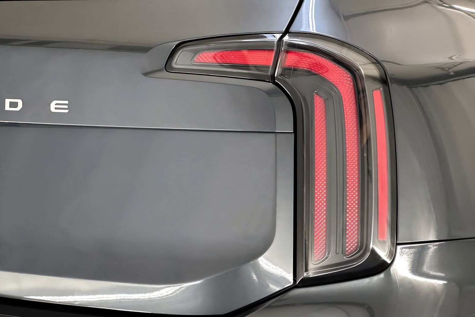 Used 2023 Kia Telluride EX w/ EX Captain's Chair Package FWD image 13