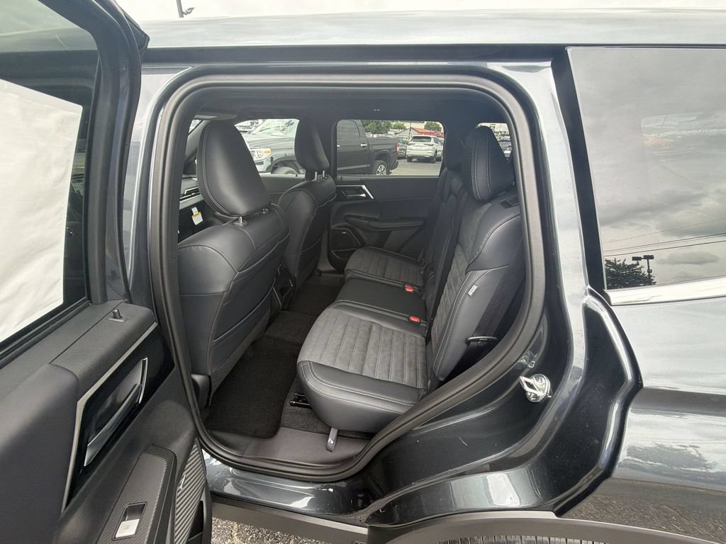 New 2026 Mitsubishi Outlander AWD image 23