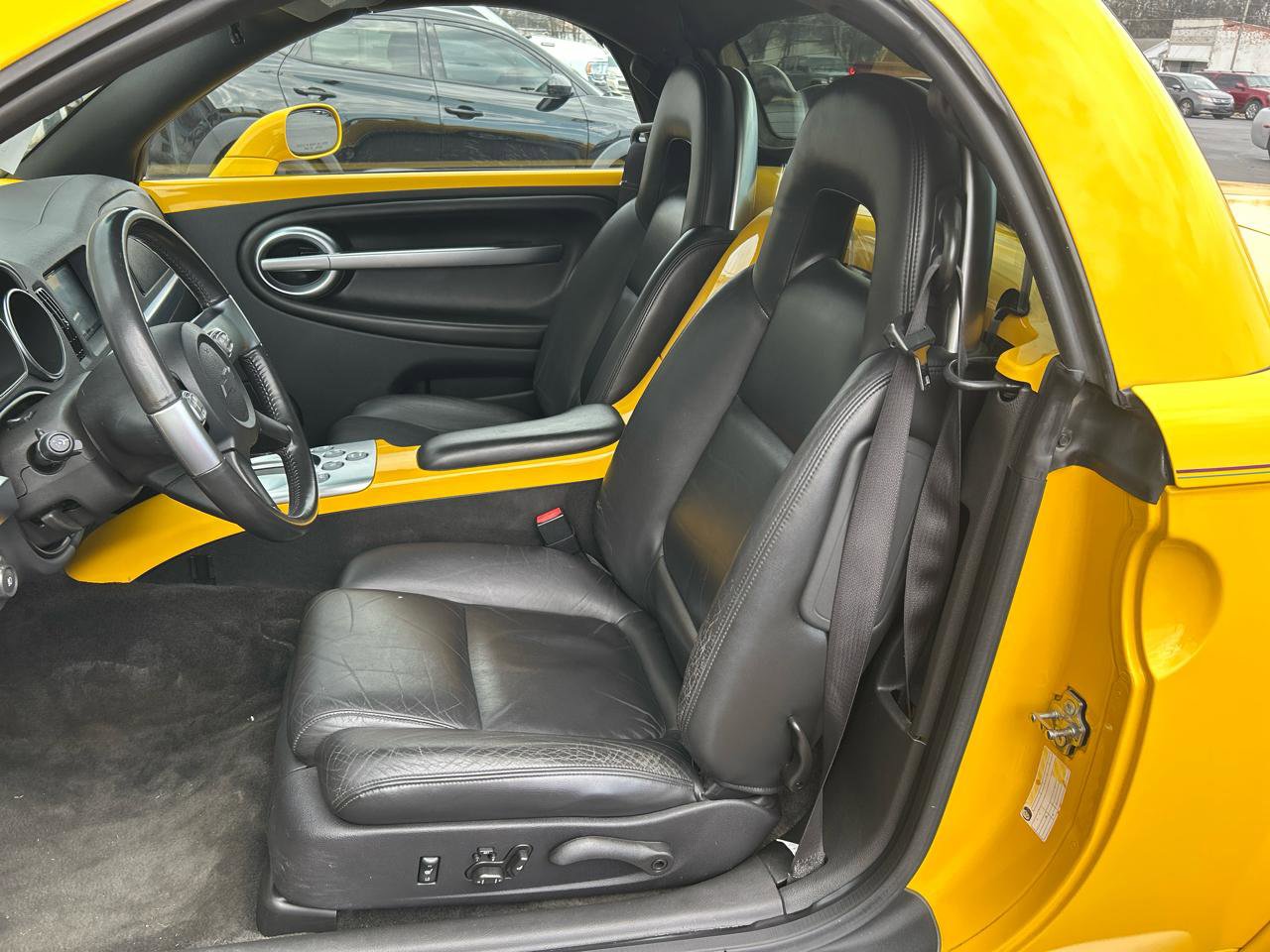 Used 2004 Chevrolet SSR w/ Preferred Equipment Group RWD image 12