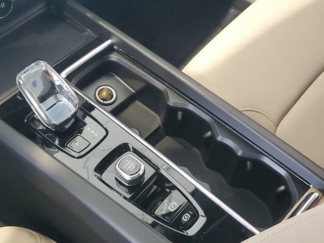 New 2026 Volvo XC60 B5 Core w/ Climate Package image 13