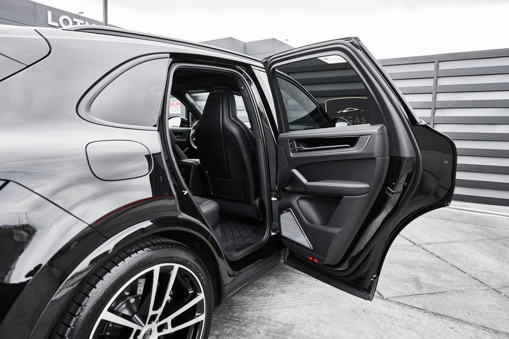 Used 2026 Porsche Cayenne Turbo image 28
