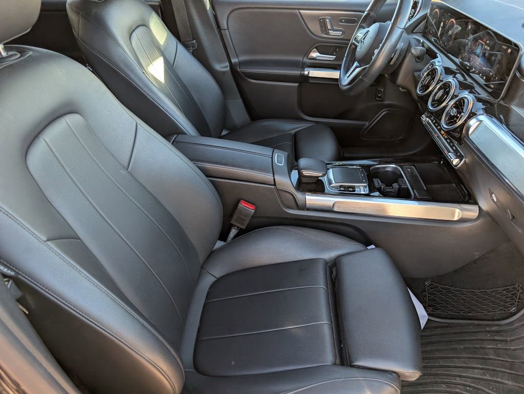 Used 2020 Mercedes-Benz GLB 250 4MATIC w/ Premium Package image 12