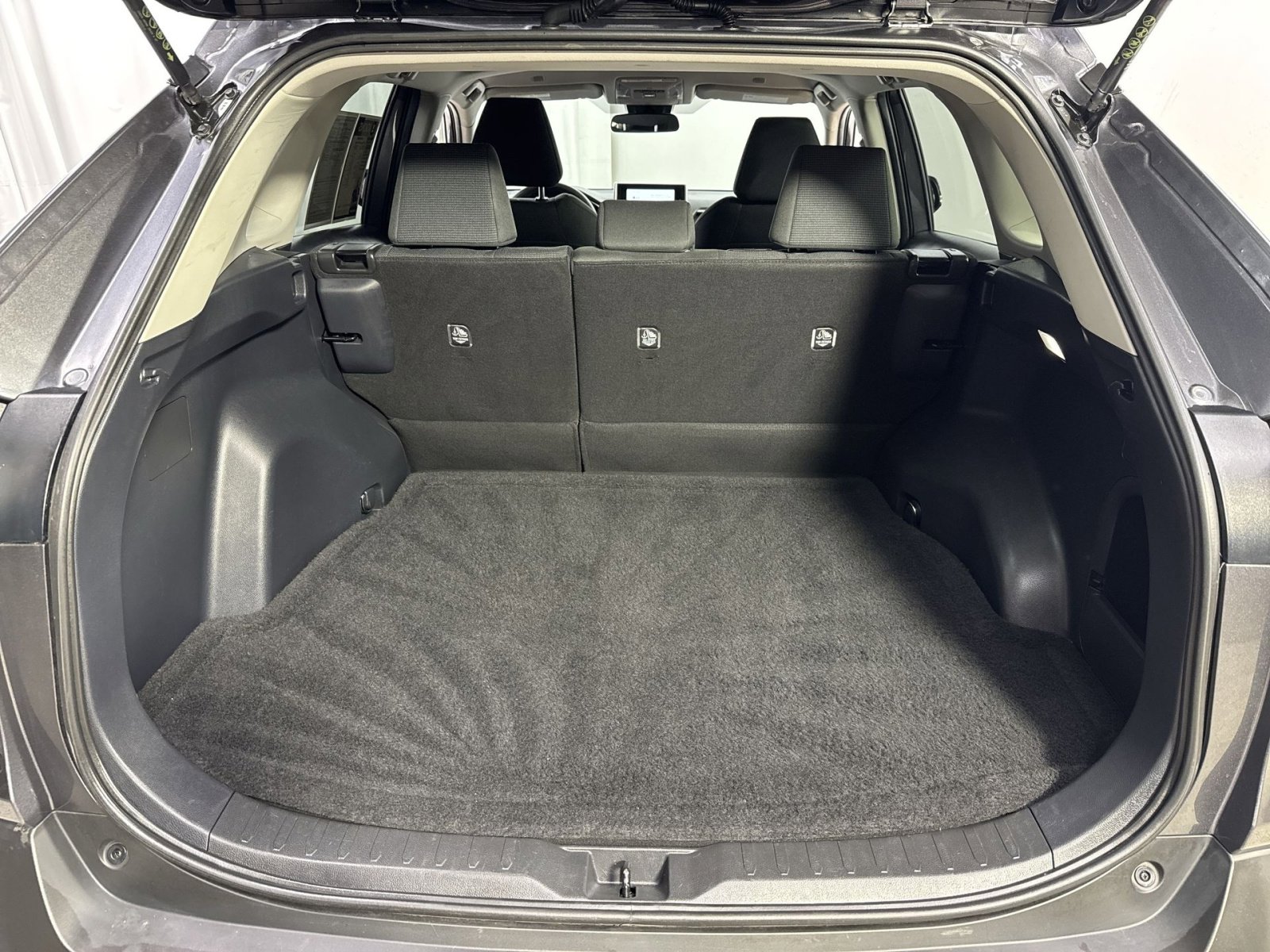 Used 2025 Toyota RAV4 LE image 37