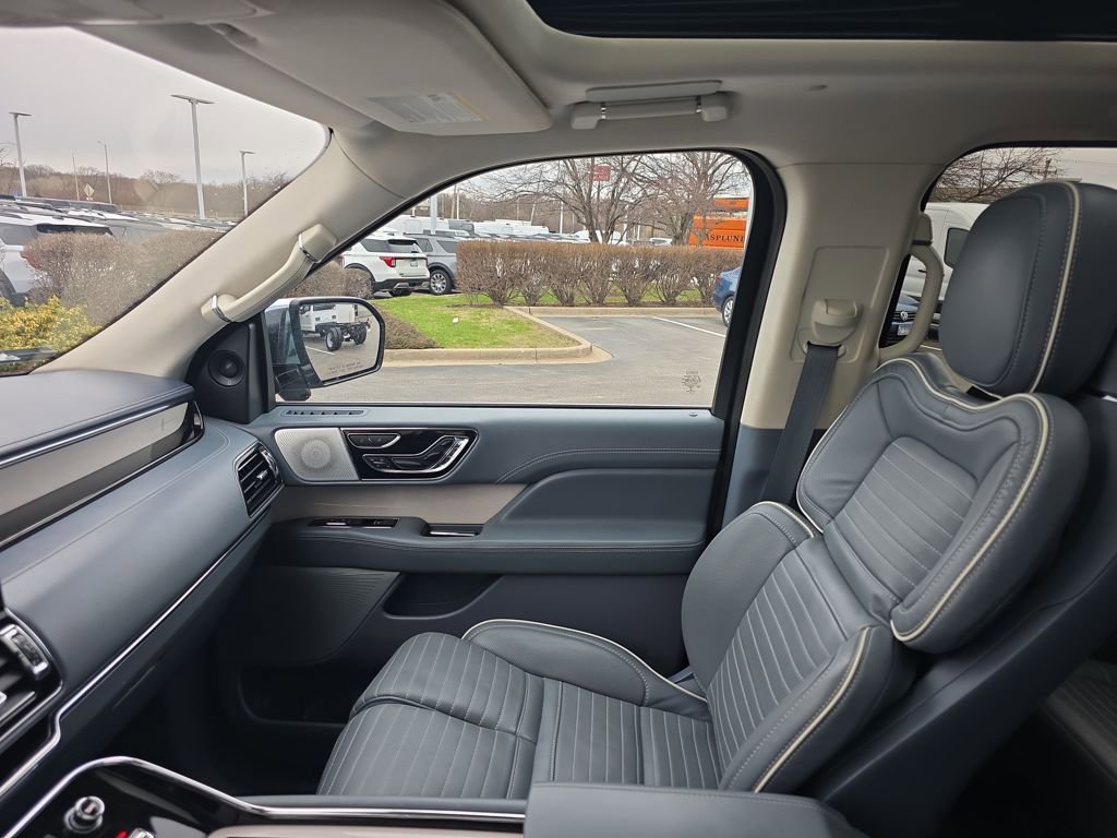 Used 2022 Lincoln Navigator Black Label image 35
