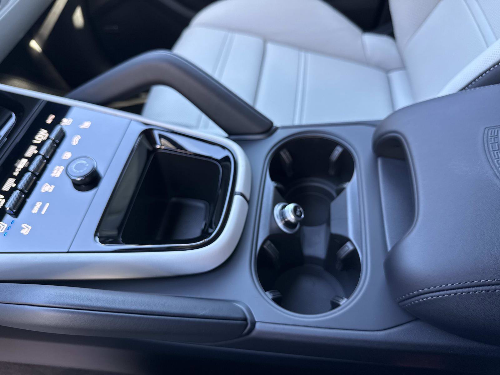 Certified 2025 Porsche Cayenne S image 28