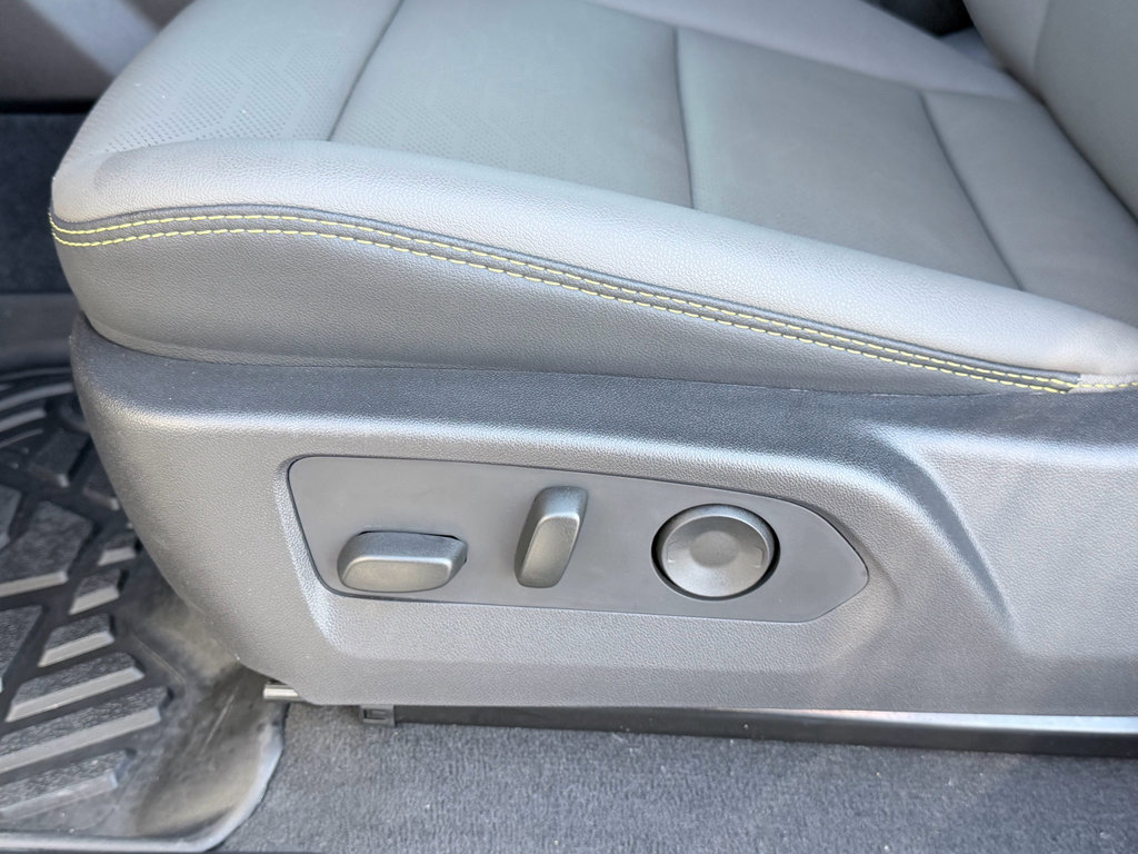Used 2025 Chevrolet Colorado ZR2 w/ Technology Package AWD/4WD image 24