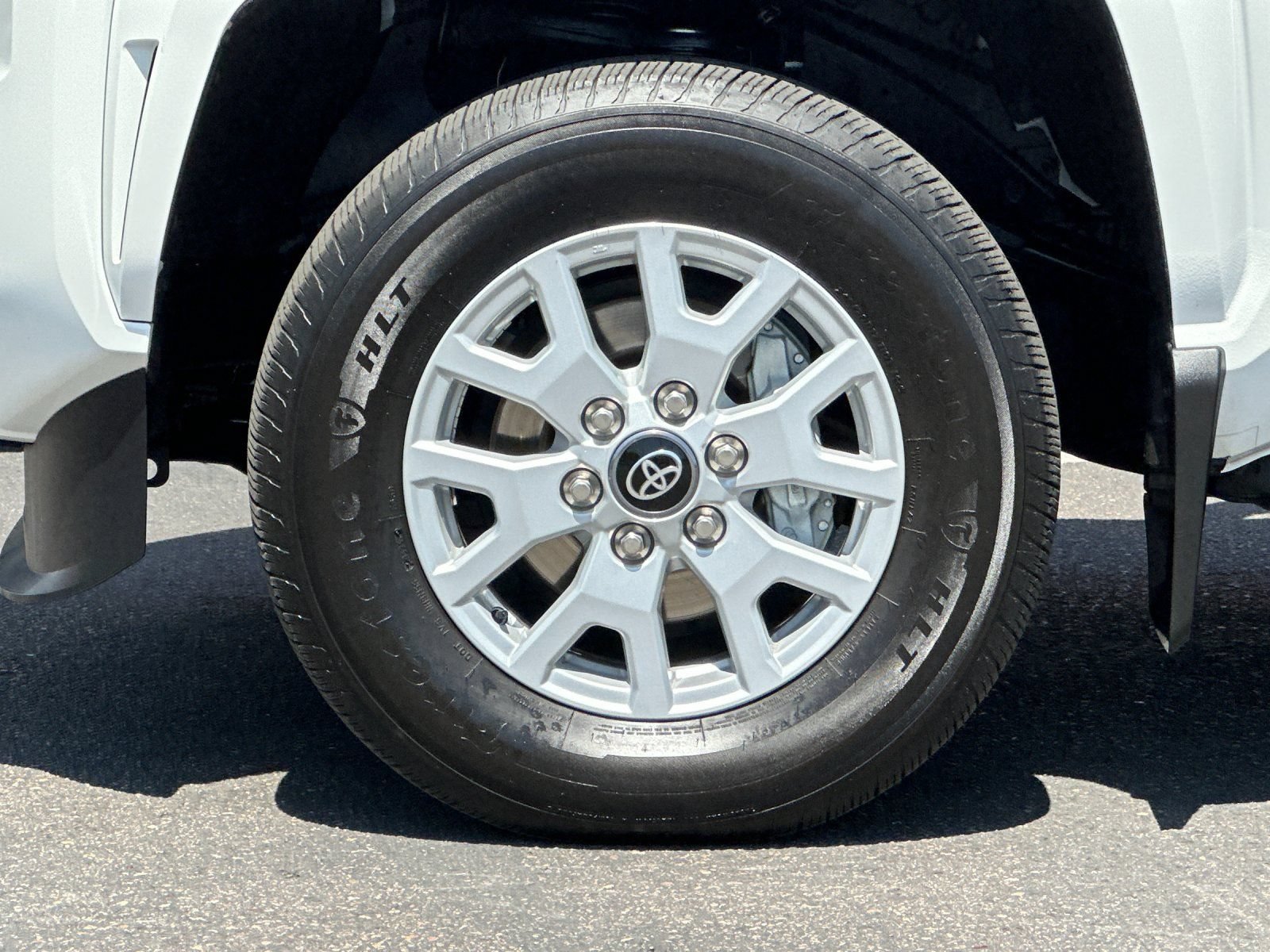 Used 2025 Toyota Tacoma SR5 AWD/4WD image 22