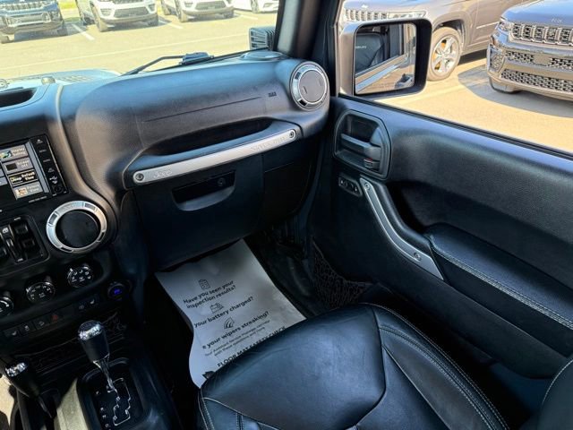 Used 2016 Jeep Wrangler Unlimited Rubicon image 32