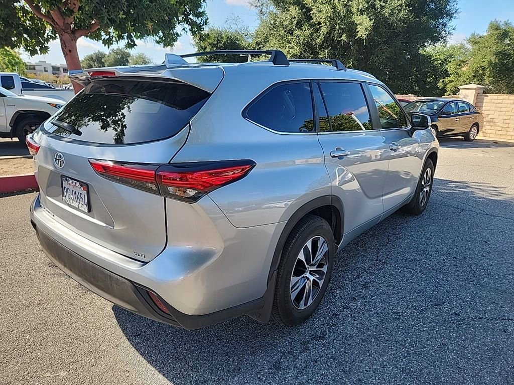Used 2023 Toyota Highlander XLE image 5