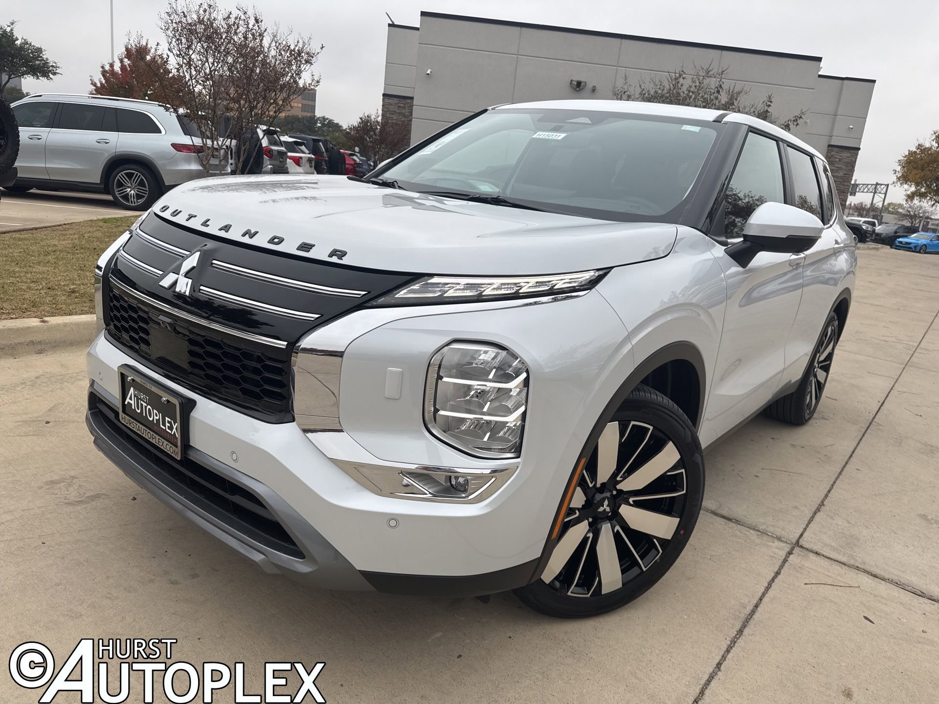 New 2026 Mitsubishi Outlander SE AWD/4WD image 1