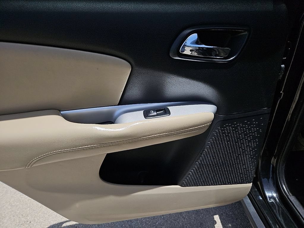 Used 2020 Dodge Journey SE FWD image 16