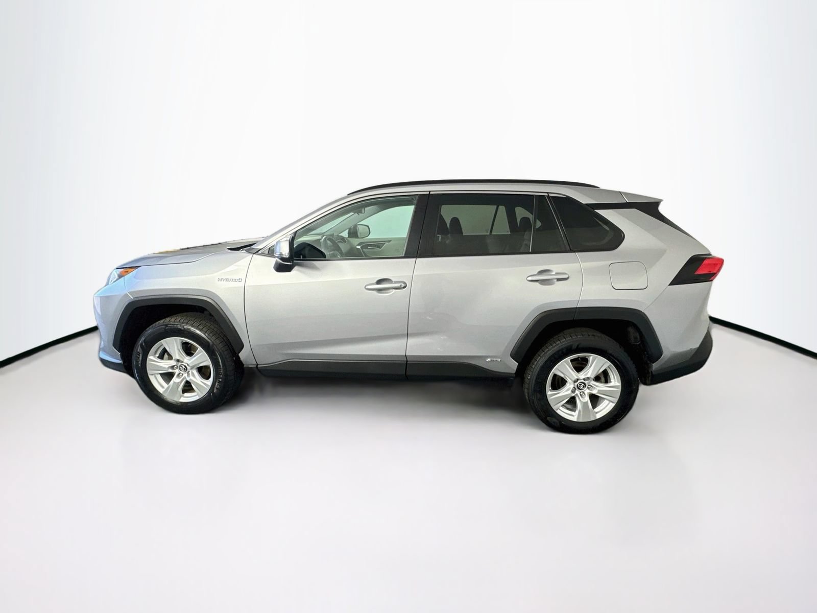 Used 2021 Toyota RAV4 XLE AWD/4WD image 4