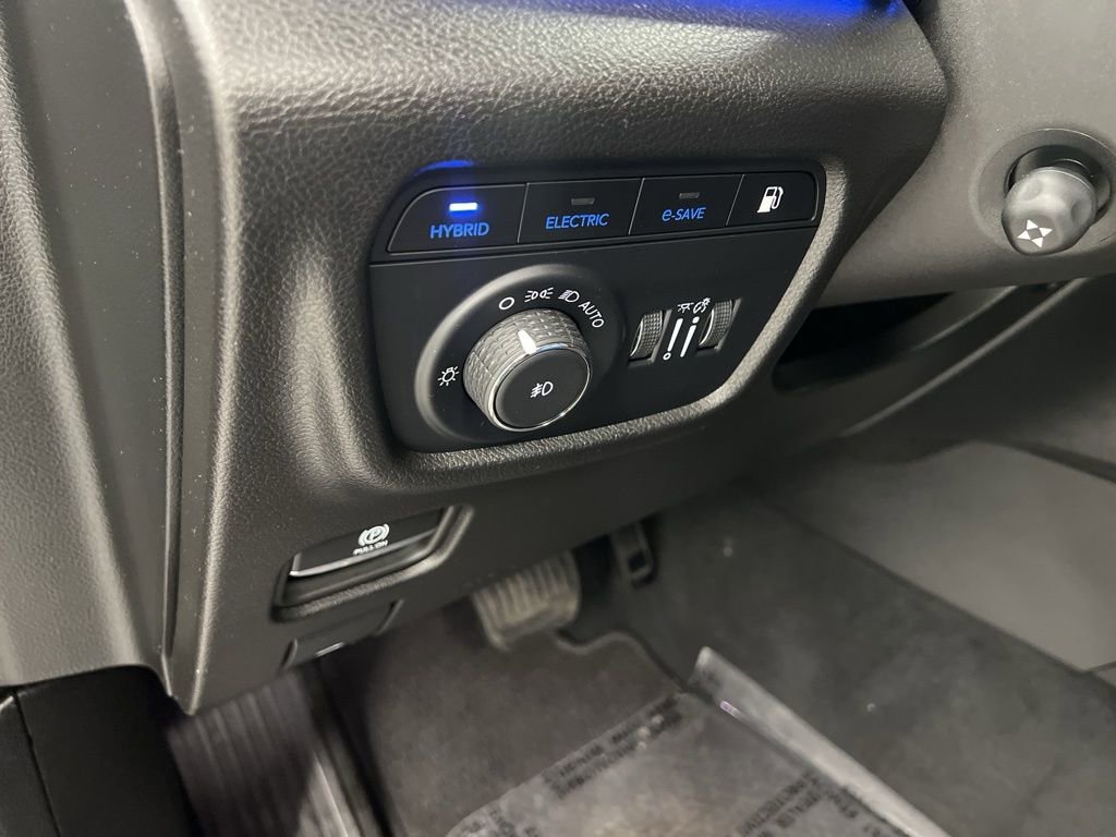 Used 2023 Jeep Grand Cherokee Summit w/ Luxury Tech Group V image 17