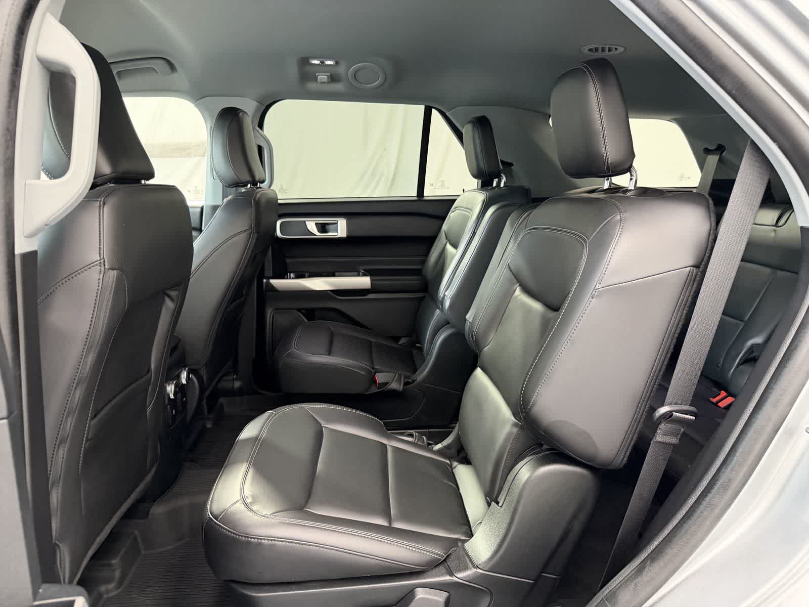 Used 2022 Ford Explorer XLT w/ Equipment Group 202A AWD/4WD image 11