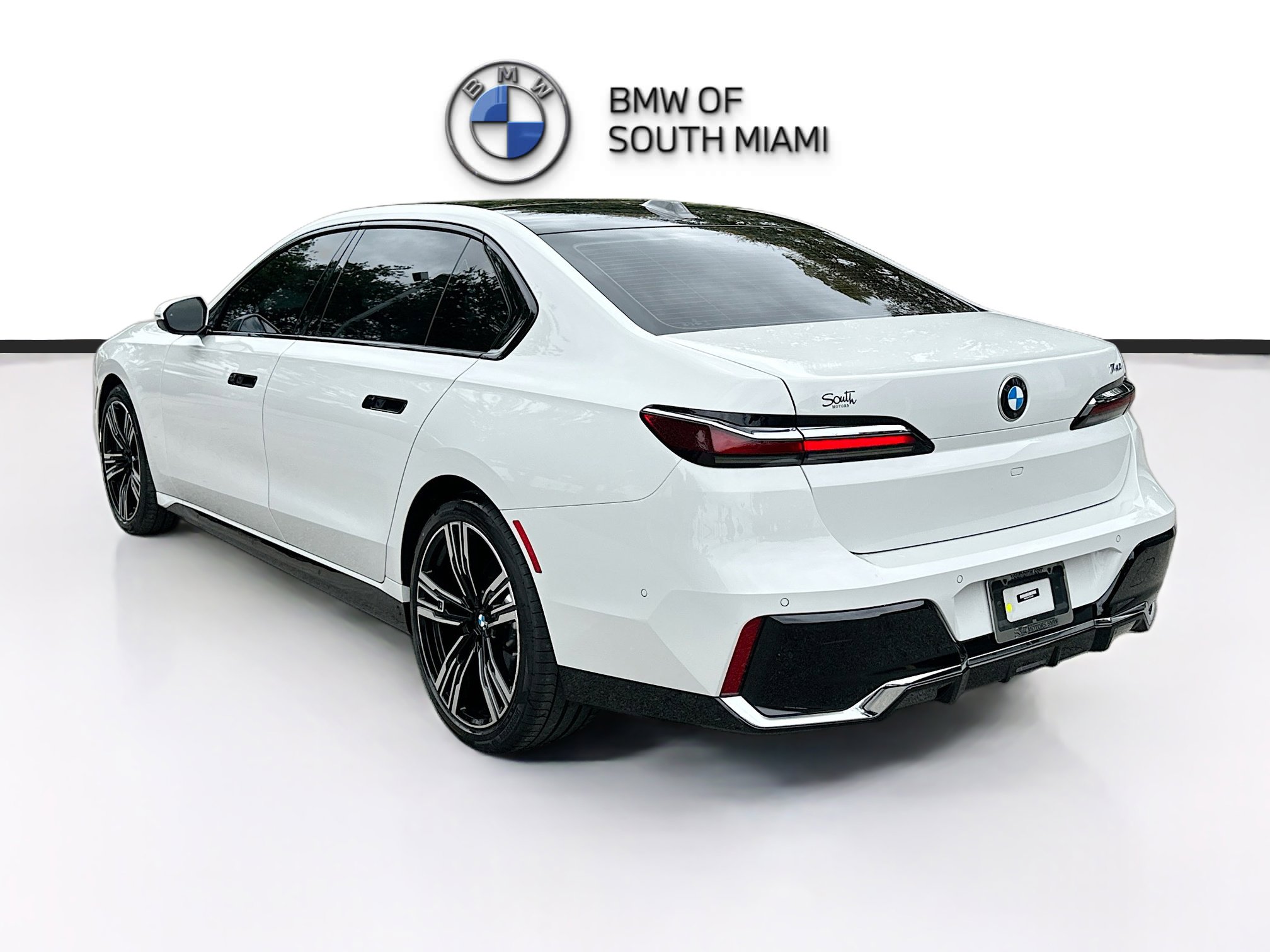 Used 2023 BMW 740i w/ Executive Package image 5