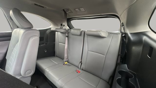Used 2025 Toyota Highlander XLE FWD image 20