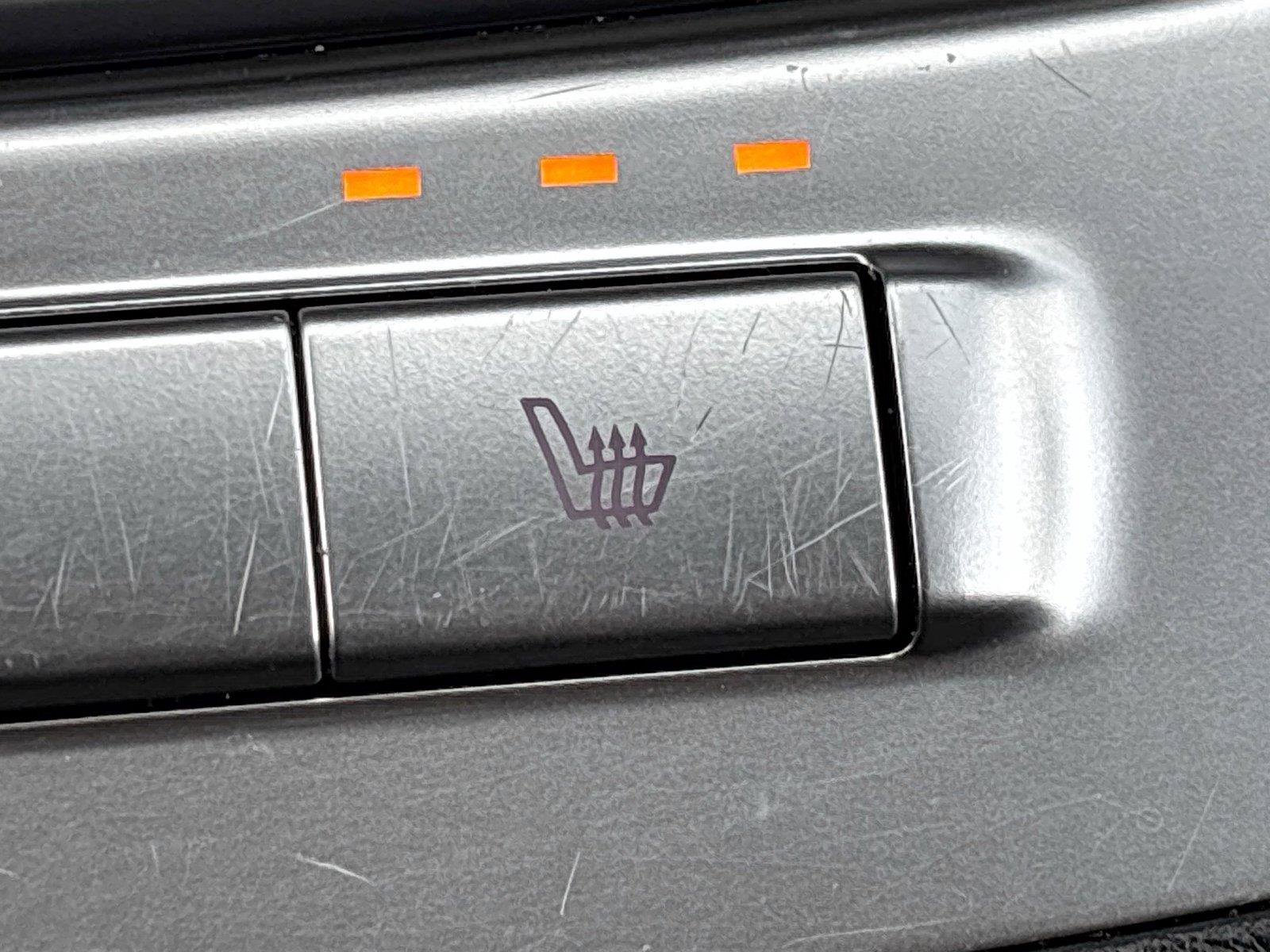 Used 2025 Kia Carnival FWD image 23