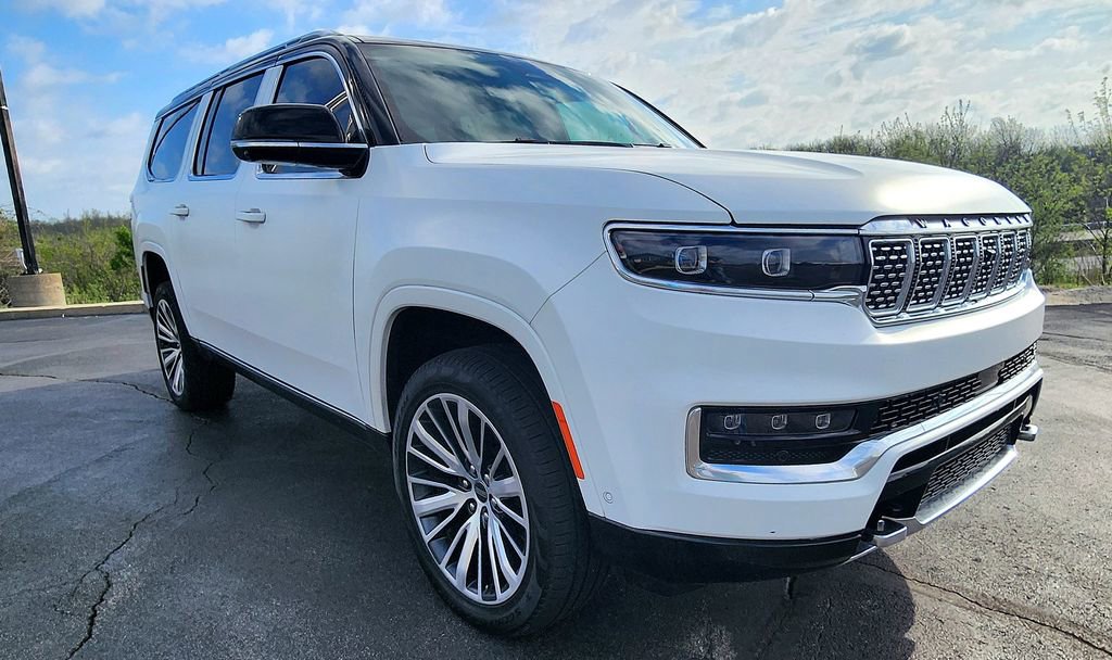 Used 2024 Jeep Grand Wagoneer L Series III w/ Rear Seat Video Group 1 AWD/4WD image 15