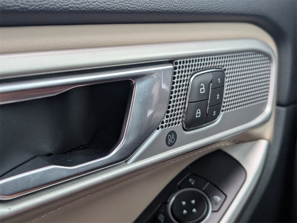 Used 2022 Ford Explorer Limited w/ Equipment Group 301A image 23