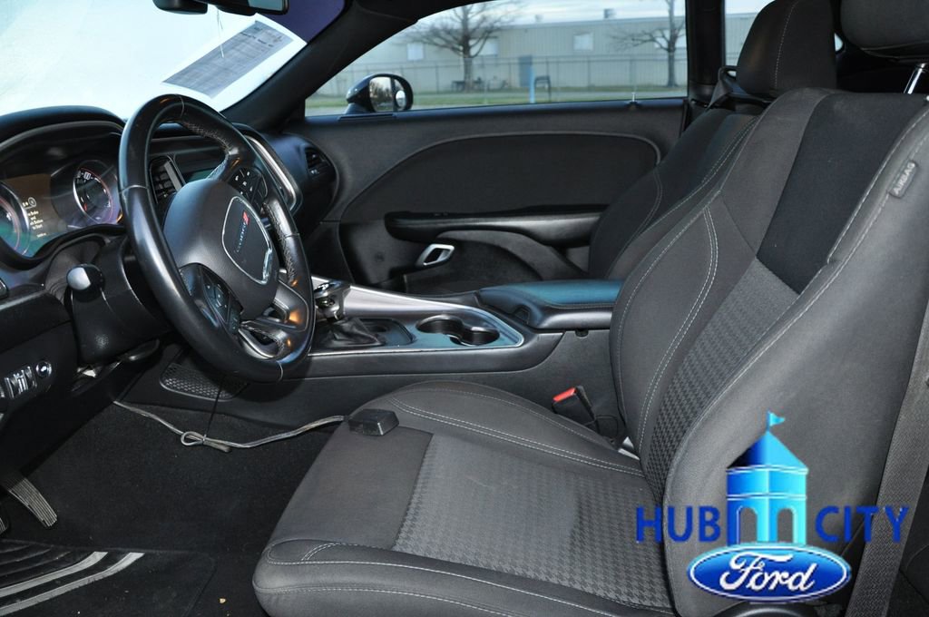 Used 2019 Dodge Challenger SXT image 10
